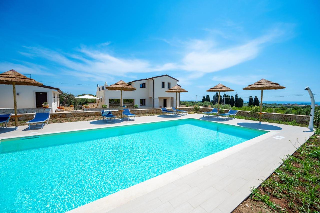 Villa Carmiano Luxury Bedrooms In Avola In The Province Of Syracuse With Spa And Swimming Pool And Wonderful Seaview Exterior foto